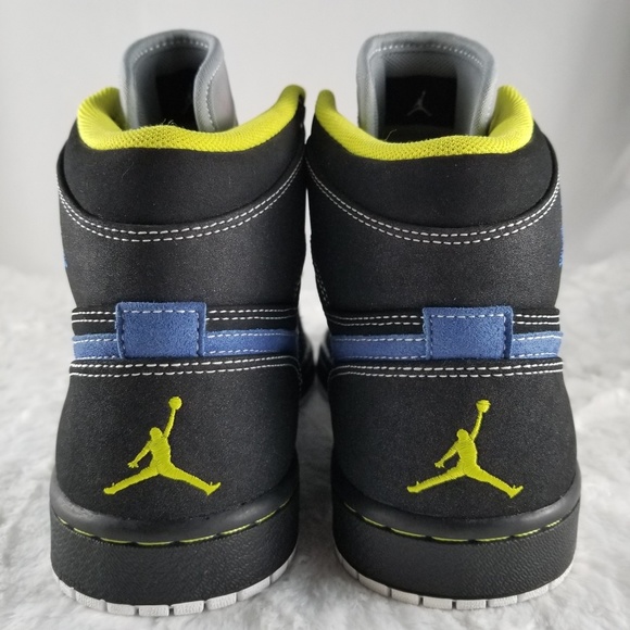 Air Jordan Retro 1 - Black Cyber - Picture 6 of 8